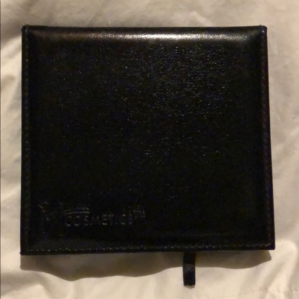 It! Cosmetics Eye Shadow Palette with Dual Brush